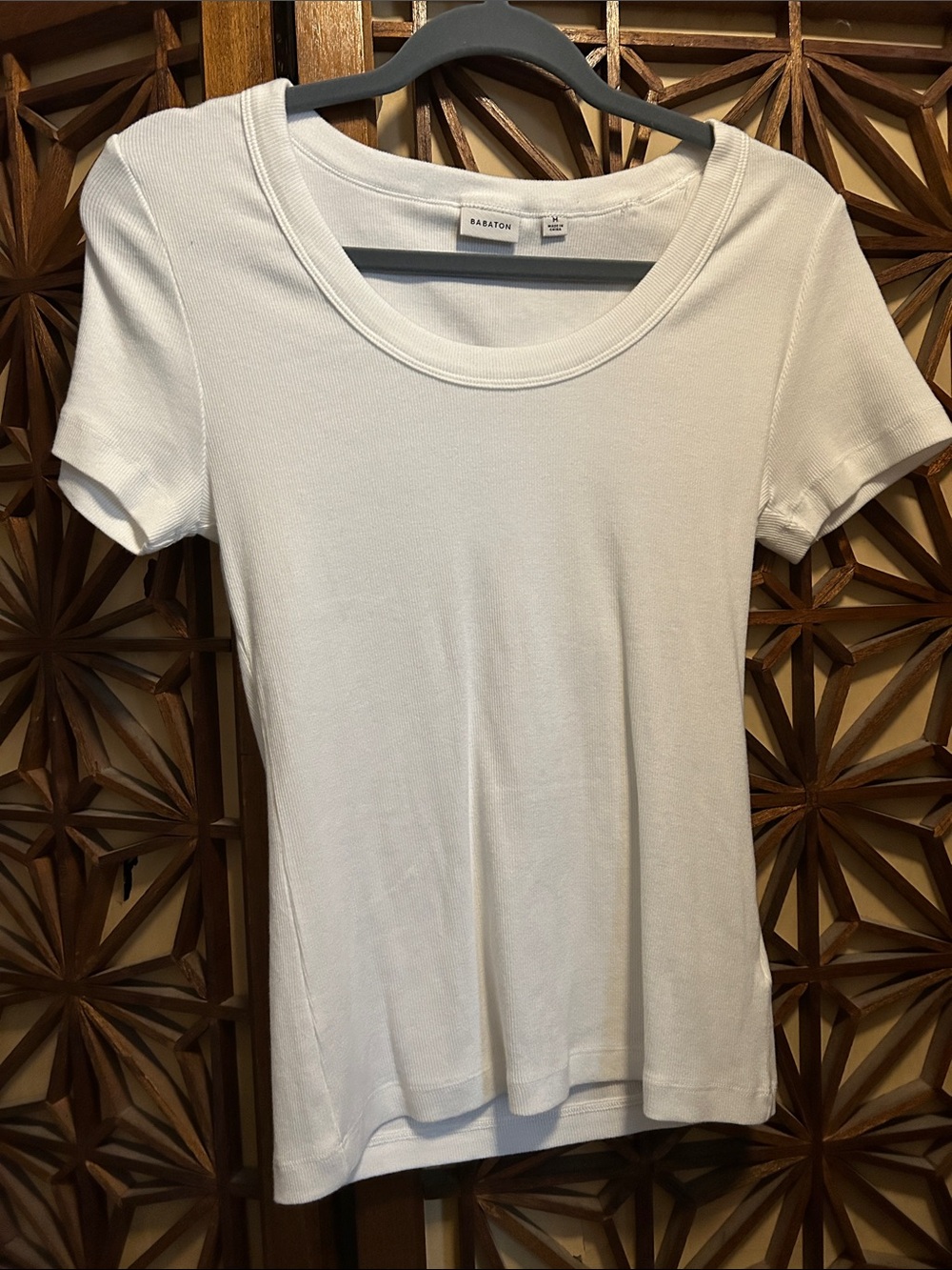 Babaton White Scoop Neck Short Sleeve Tee - Clean Classic Medium